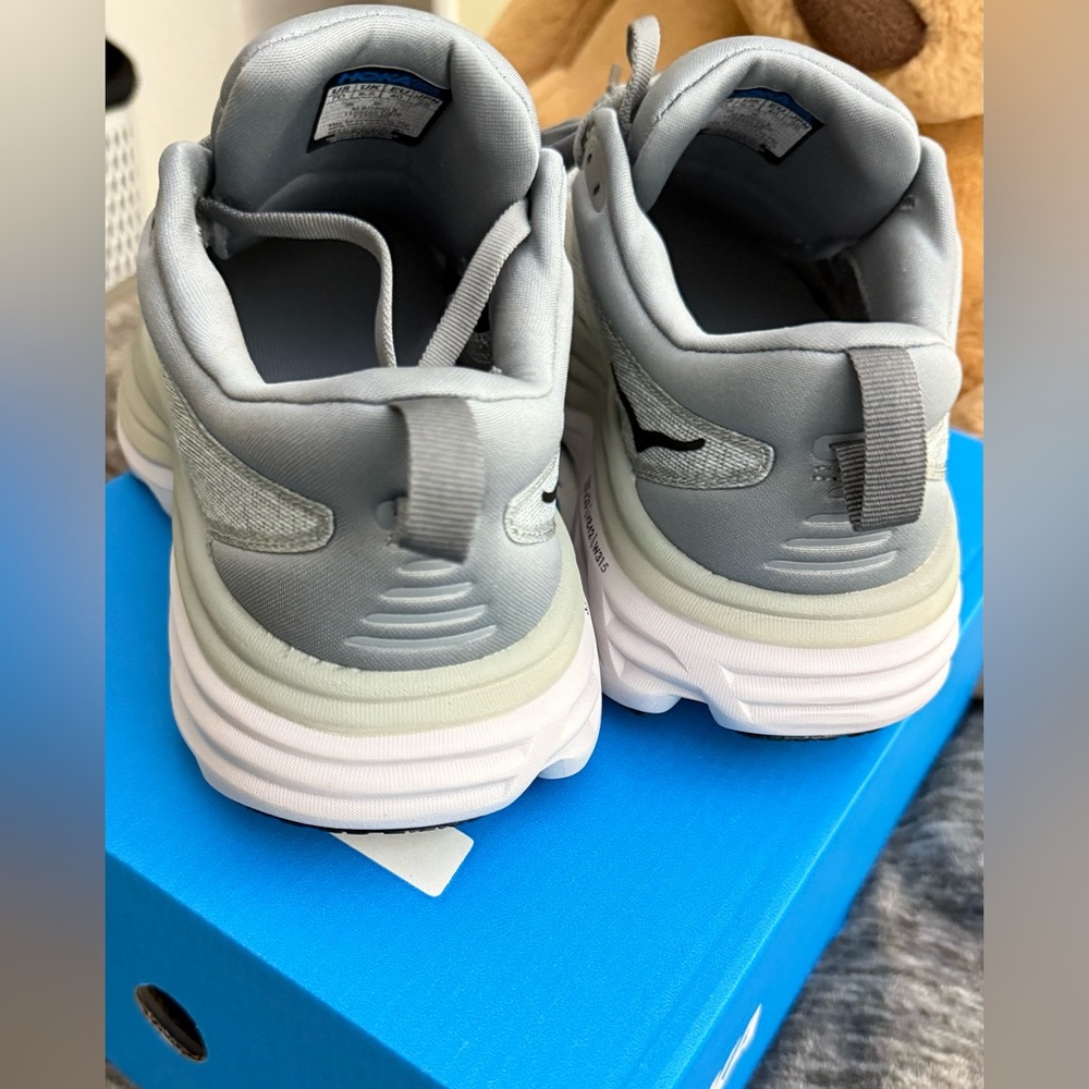 New HOKA ONE ONE BONDI 8 -  Men’s Size 7 -  women’s  Size 8 - Picture 3 of 8